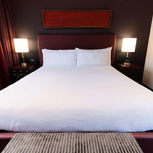 Corner King Room